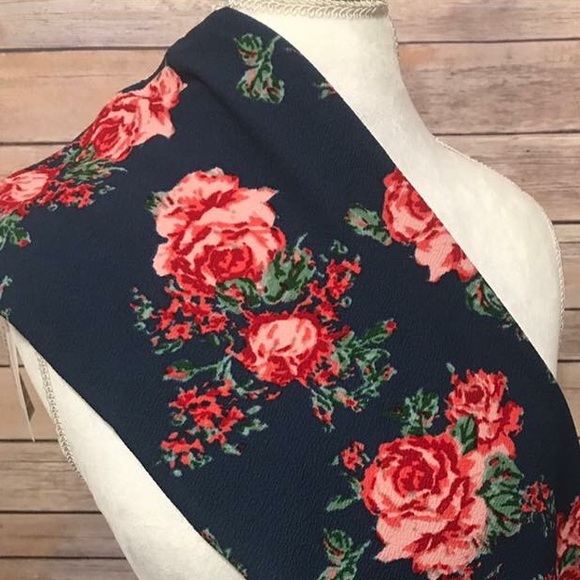 Beautiful Lularoe Cassie - Picture 1 of 2